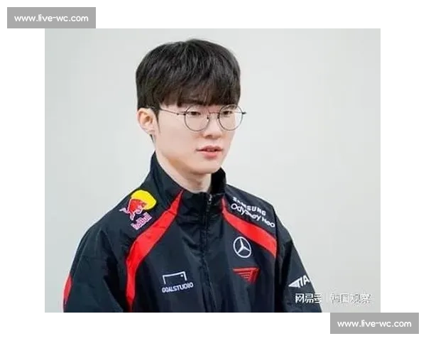 LOL手游选手跨界合作，电竞明星也能玩转时尚！